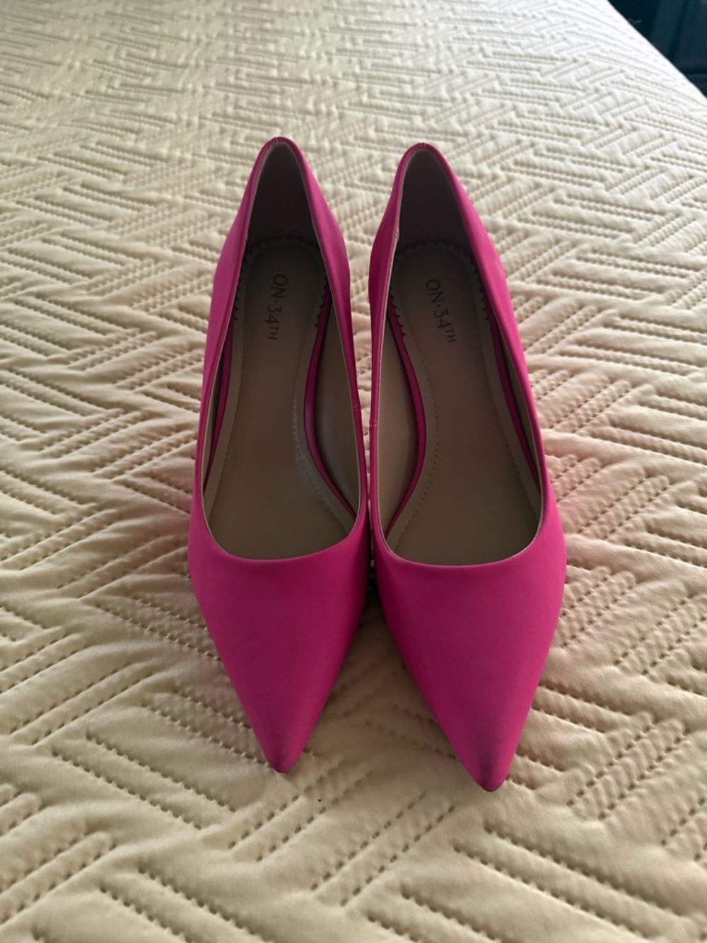 Women's Pointed-Toe Hot Pink Stiletto Pumps - Picture 10 of 14